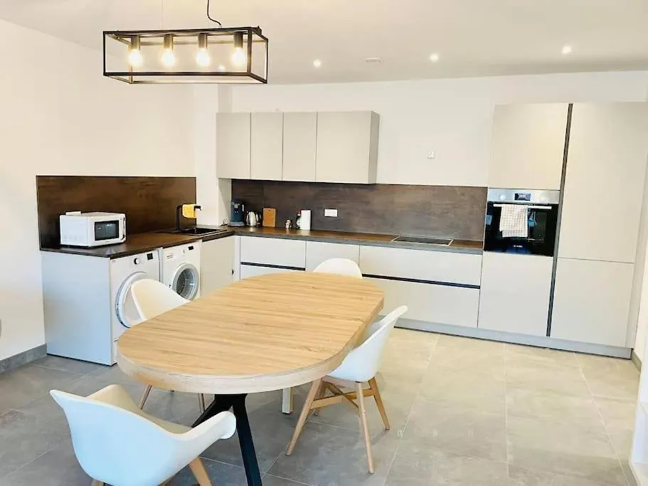 Elegant 2 Bedrooms In Center With Parking &Terrace- 142-99 Luxemburgo Apartamento